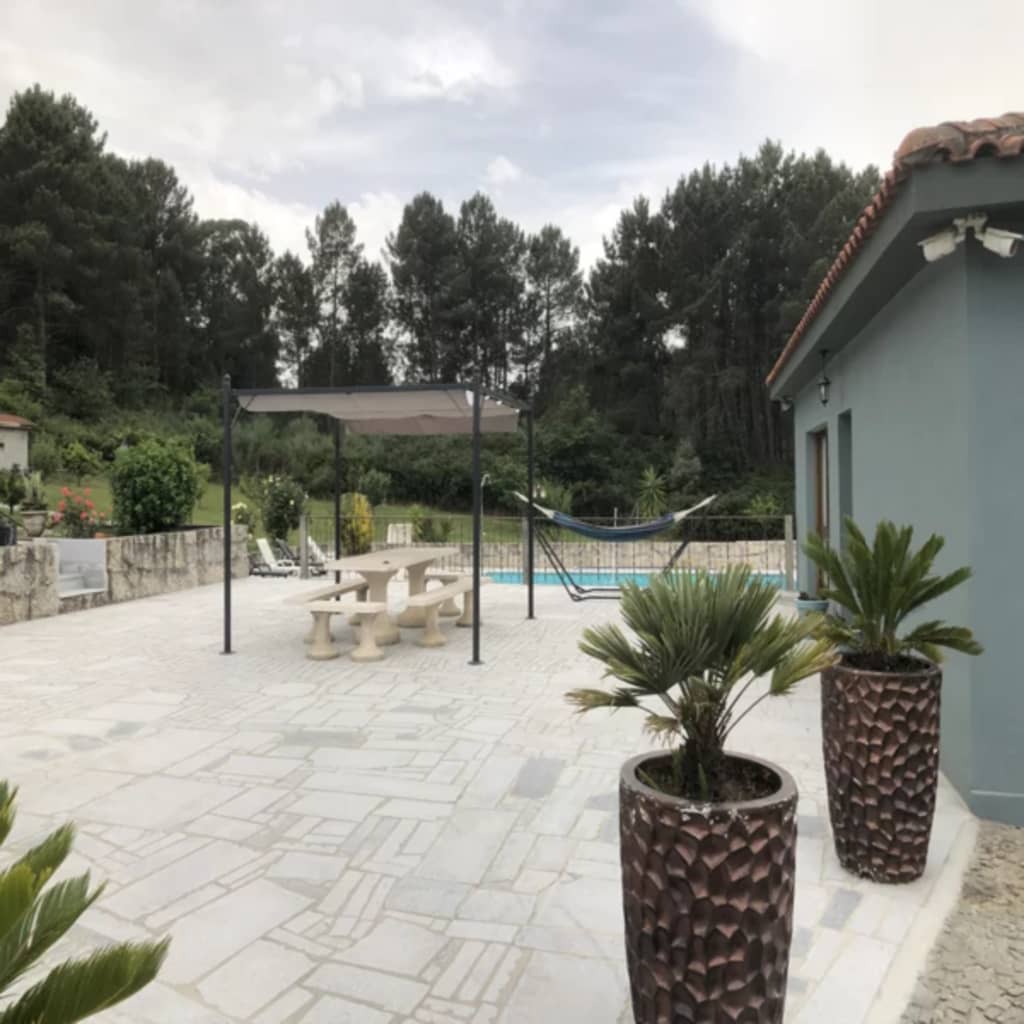 Churrasqueira e zona de refeições ao ar livre da Quinta Cerqueira