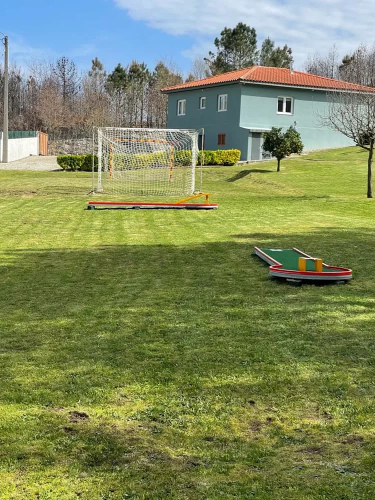 Minicampo de futebol relvado da Quinta Cerqueira